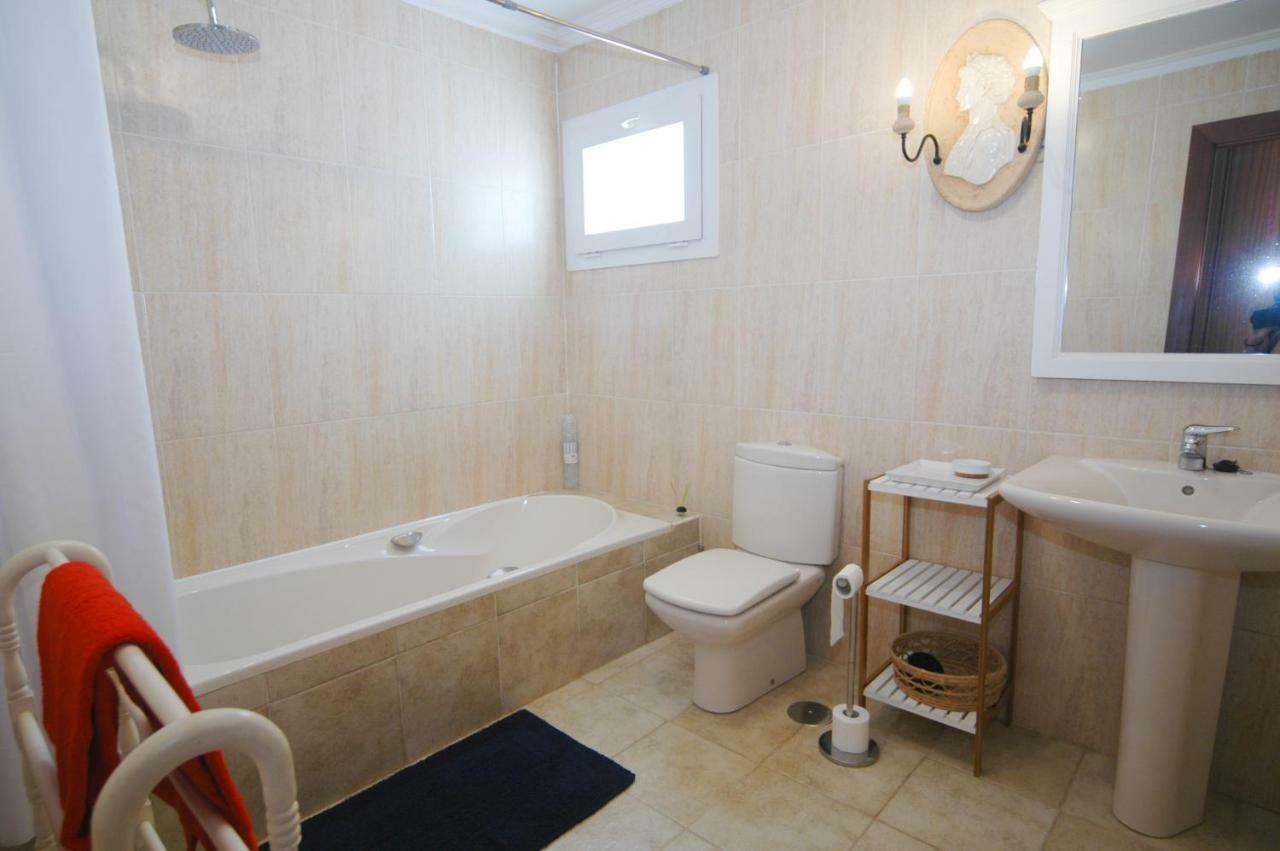 Villa Essence - A Unique Detached Villa With A-C, Heated Private Pool, Hottub, Gardens, Patios And Stunning Views! Tias Ngoại thất bức ảnh